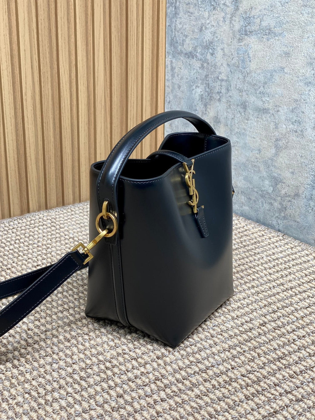 SAINT LAURENT LE 37 SMALL BUCKET BAG 20 IN BLACK CALFSKIN GOLD HARDWARE