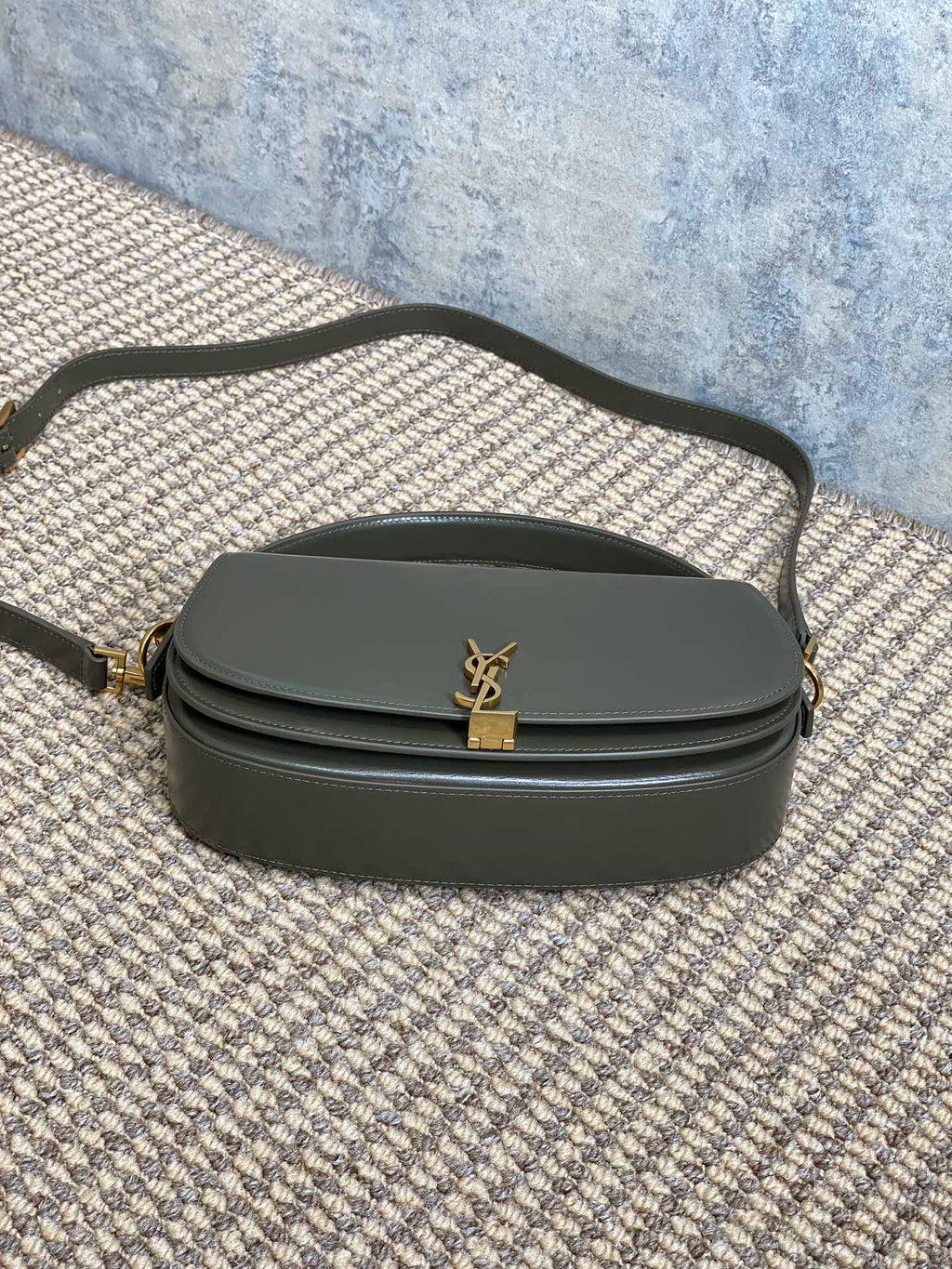 SAINT LAURENT VOLTAIRE HALF-MOON SHOULDER BAG 24 IN DARK GREEN CALFSKIN GOLD METALLIC