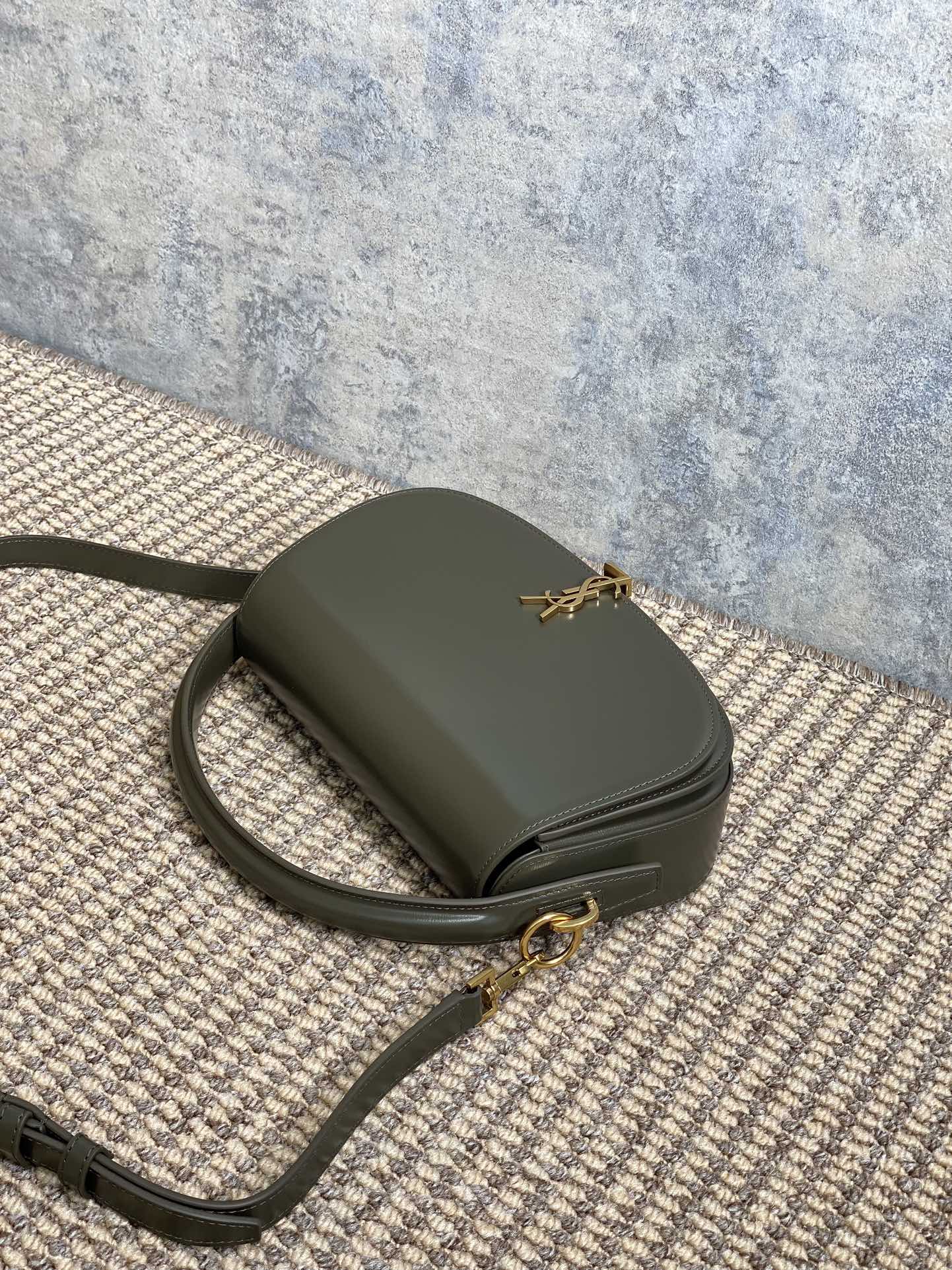 SAINT LAURENT VOLTAIRE HALF-MOON SHOULDER BAG 24 IN DARK GREEN CALFSKIN GOLD METALLIC