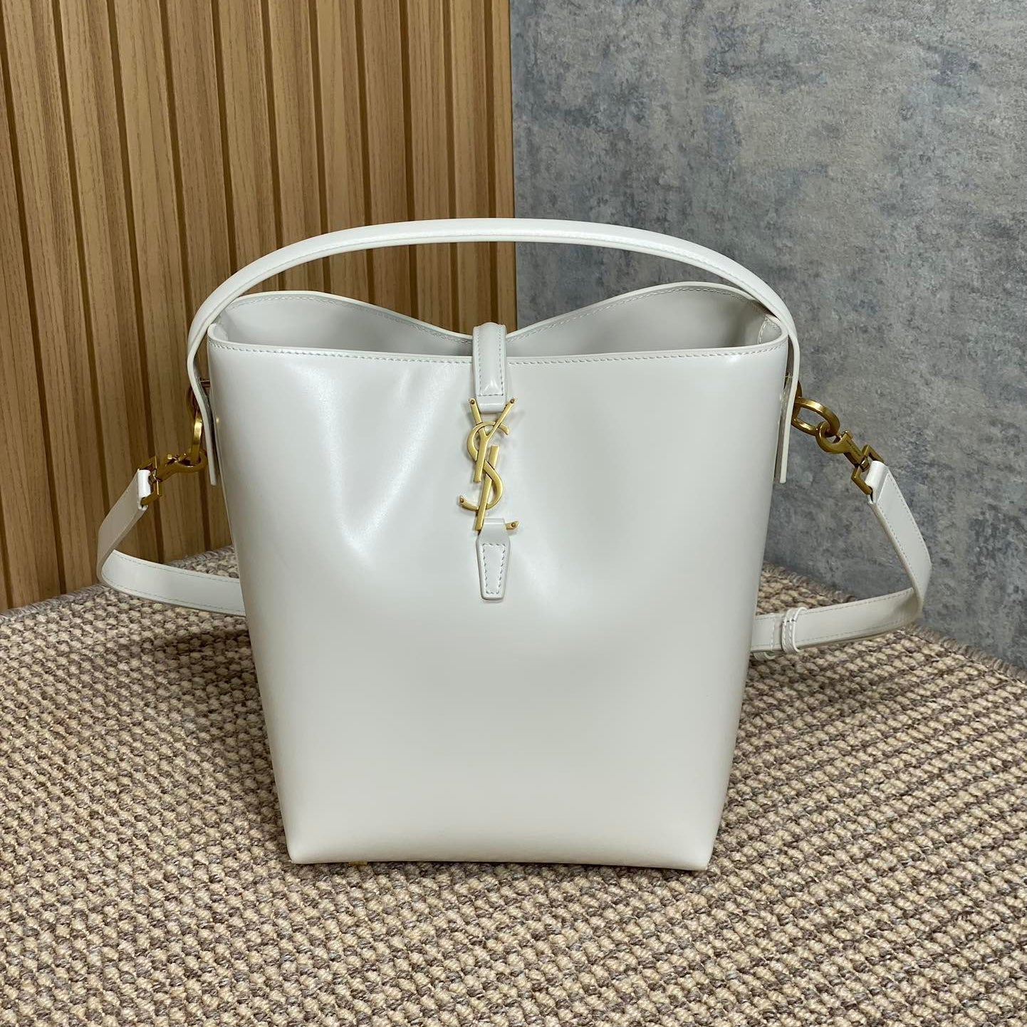 SAINT LAURENT LE 37 MEDIUM BUCKET BAG 25 IN WHITE CALFSKIN GOLD HARDWARE
