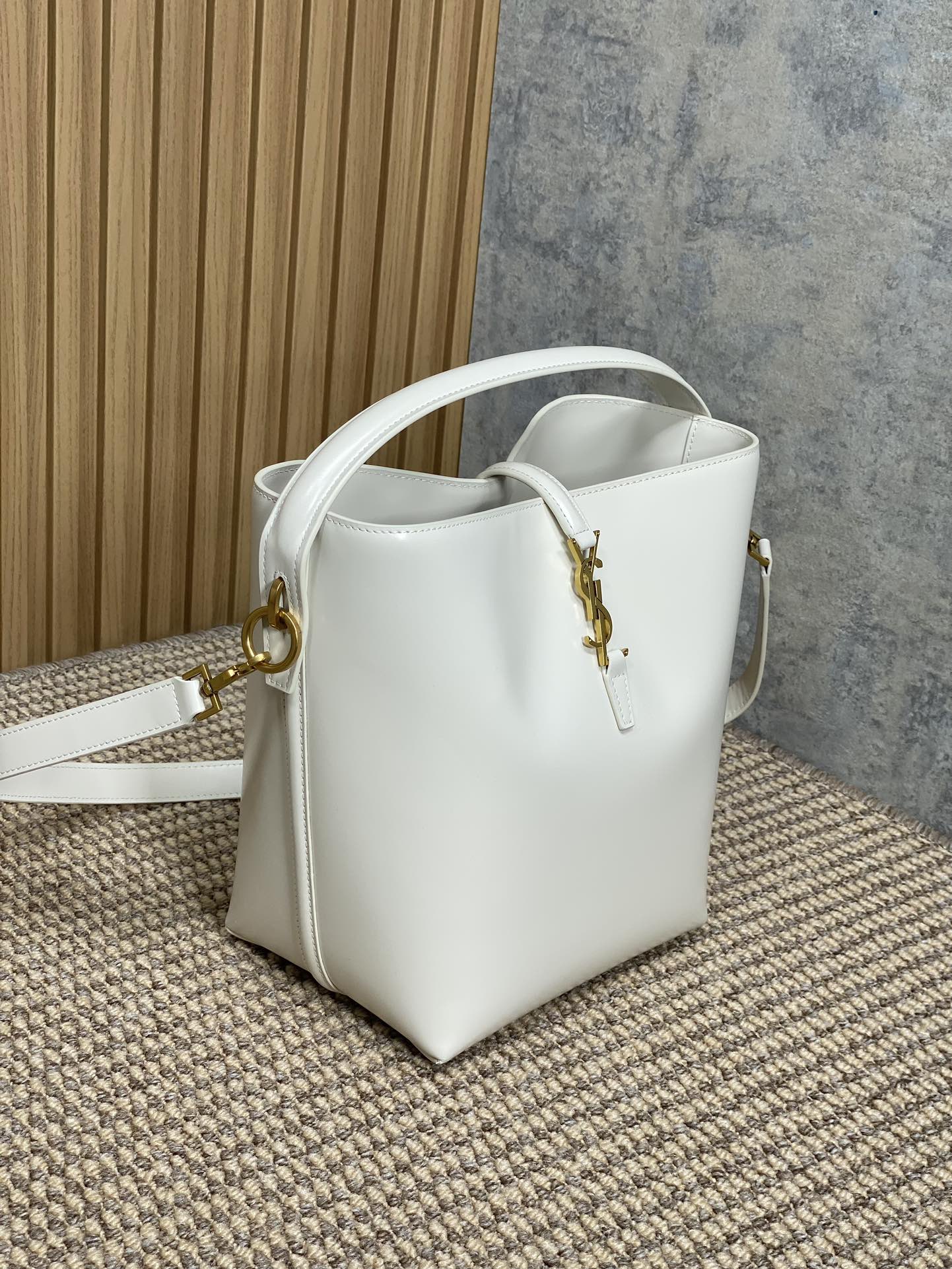 SAINT LAURENT LE 37 MEDIUM BUCKET BAG 25 IN WHITE CALFSKIN GOLD HARDWARE