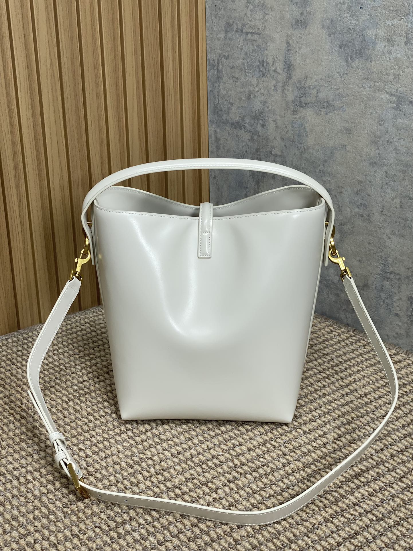 SAINT LAURENT LE 37 MEDIUM BUCKET BAG 25 IN WHITE CALFSKIN GOLD HARDWARE