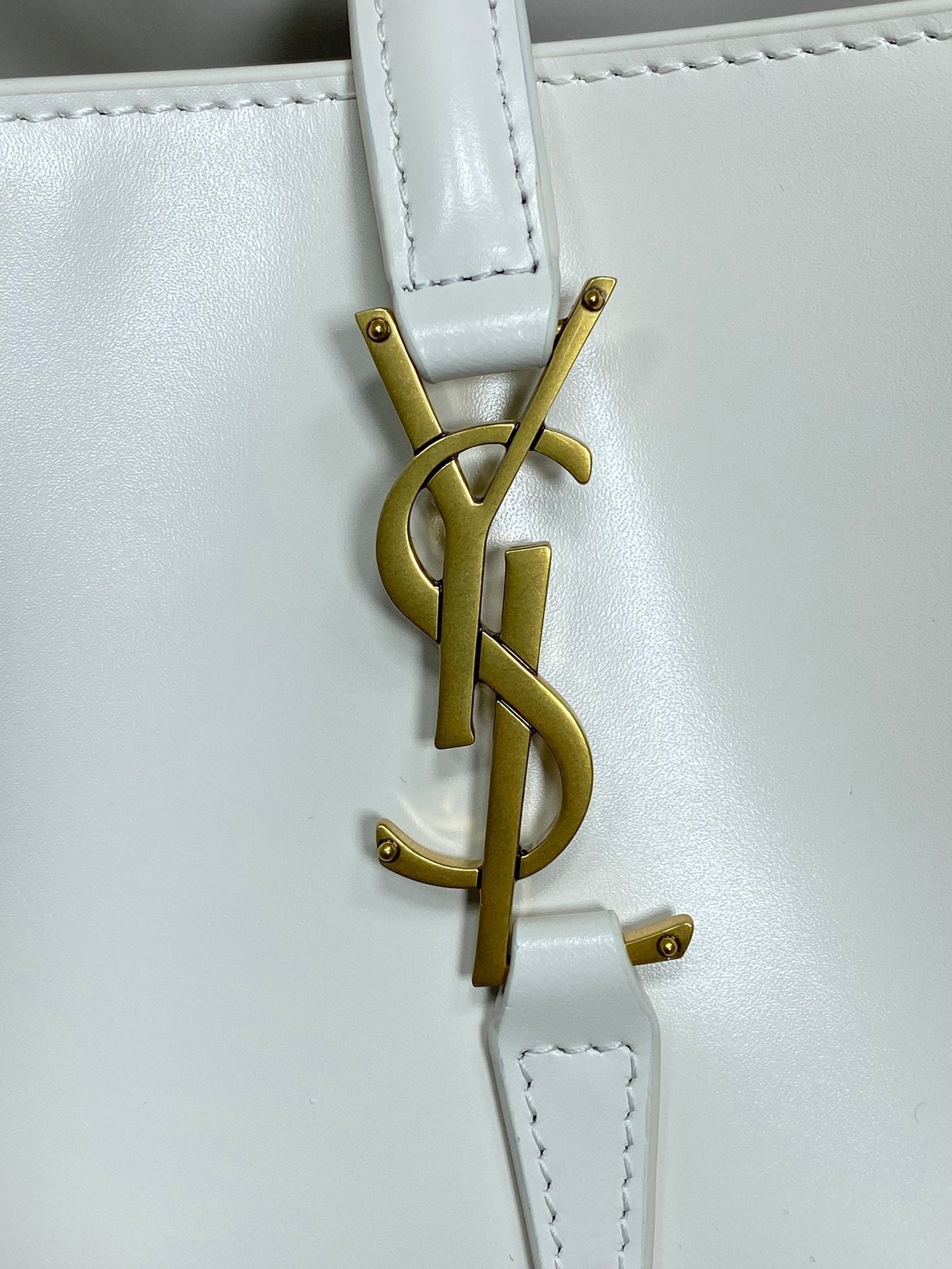 SAINT LAURENT LE 37 MEDIUM BUCKET BAG 25 IN WHITE CALFSKIN GOLD HARDWARE
