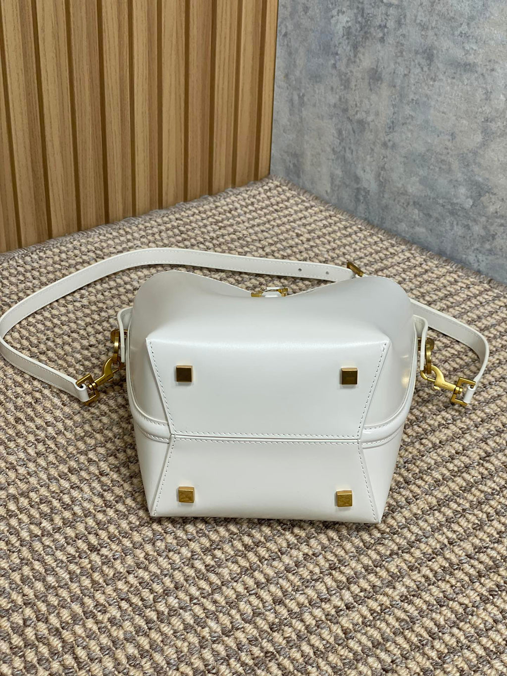 SAINT LAURENT LE 37 SMALL BUCKET BAG 20 IN WHITE CALFSKIN GOLD HARDWARE