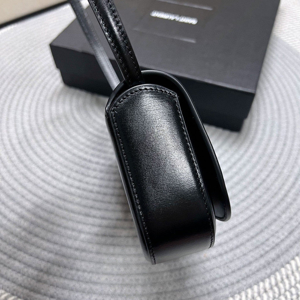 SAINT LAURENT VOLTAIRE IN BOX 21 IN BLACK CALFSKIN GOLD LOGO