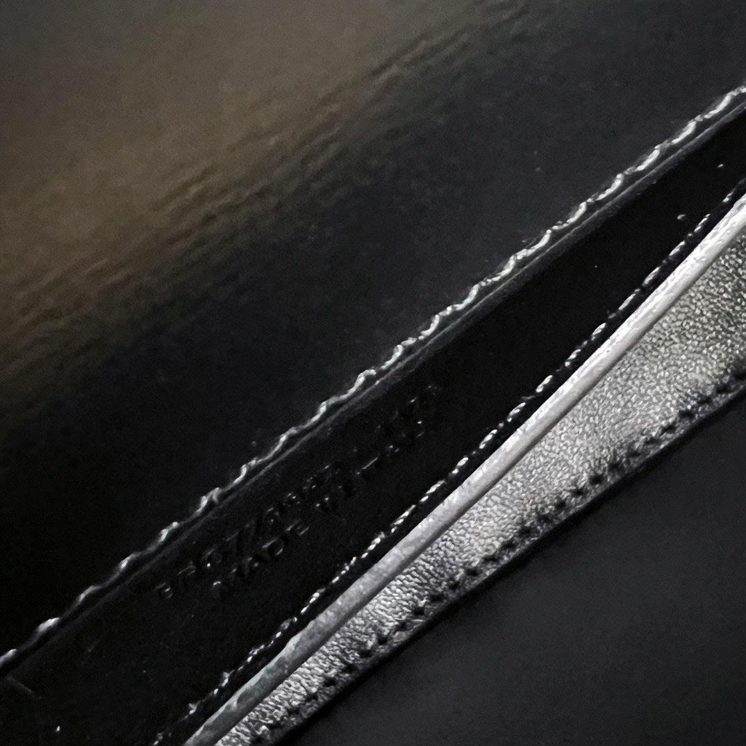 SAINT LAURENT VOLTAIRE IN BOX 21 IN BLACK CALFSKIN GOLD LOGO