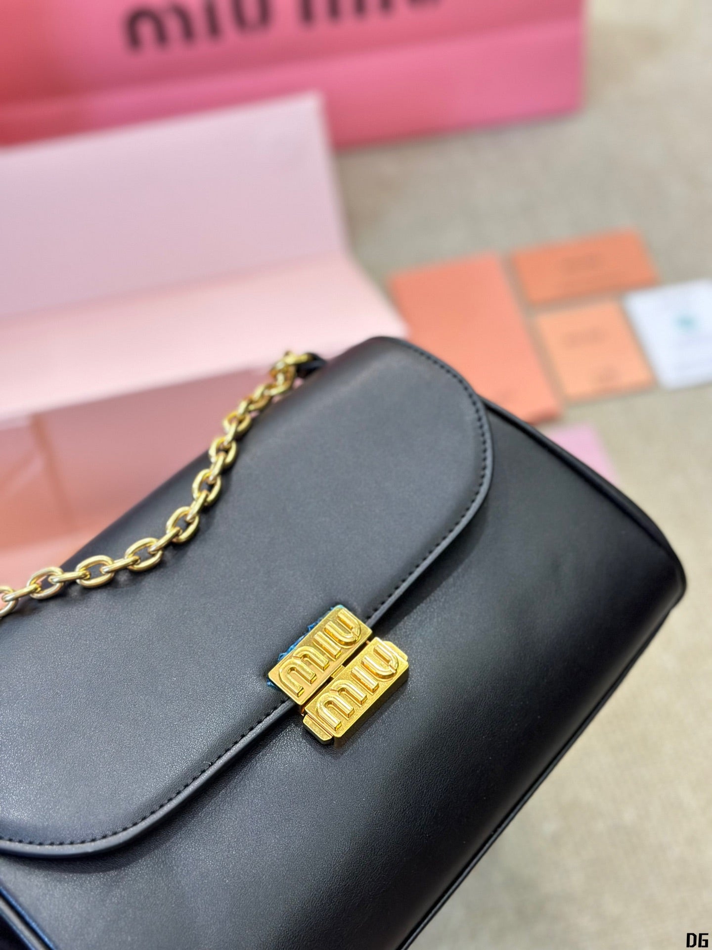 MIU MIU SHOULDER BAG 25 IN BLACK CALFSKIN GOLD HARDWARE