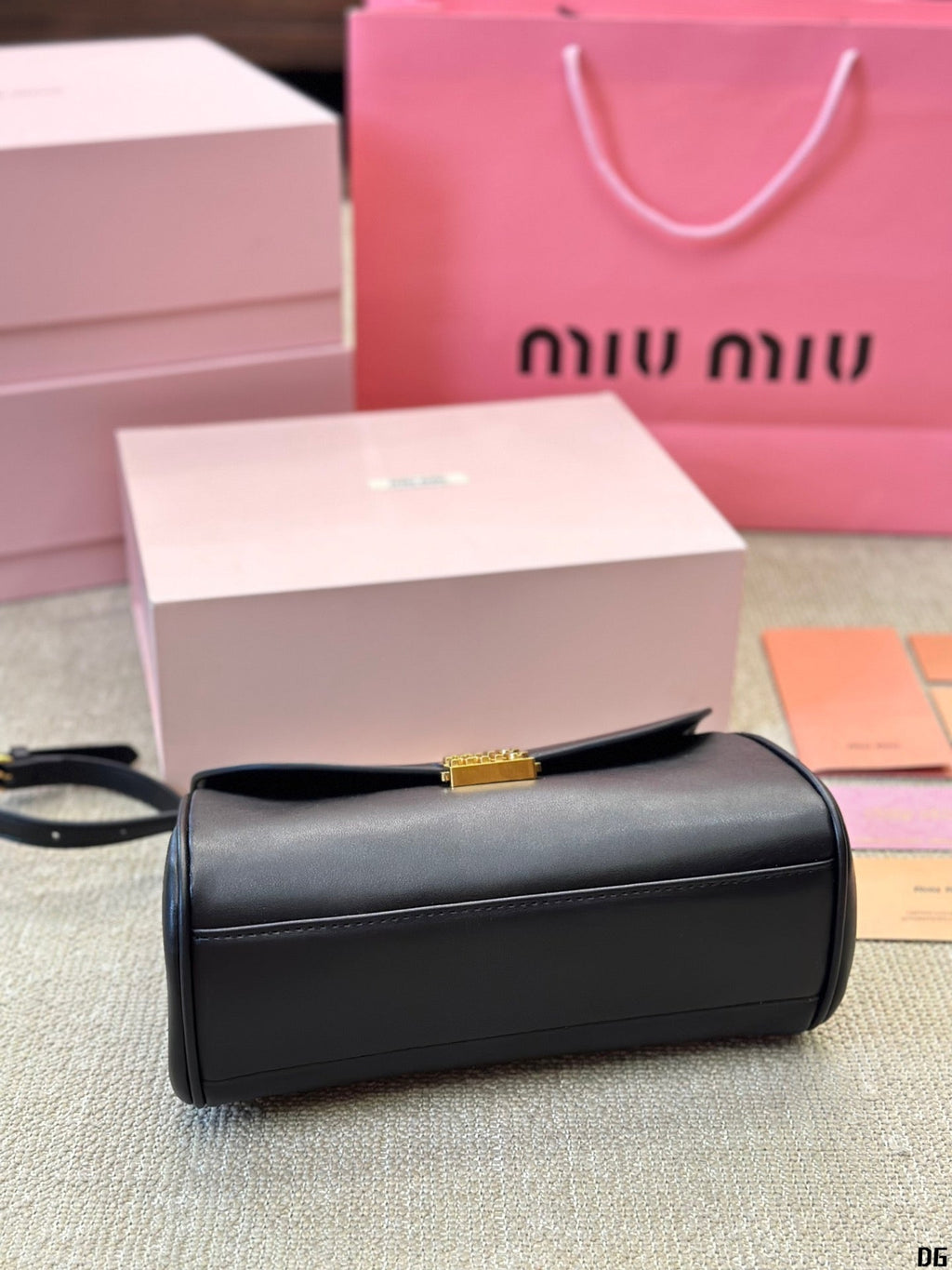 MIU MIU SHOULDER BAG 25 IN BLACK CALFSKIN GOLD HARDWARE