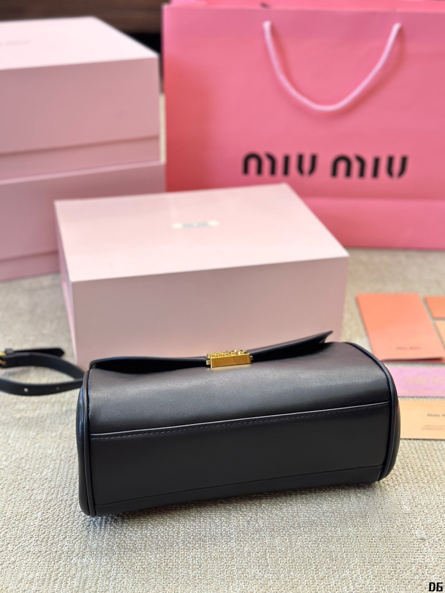 MIU MIU SHOULDER BAG 25 IN BLACK CALFSKIN GOLD HARDWARE