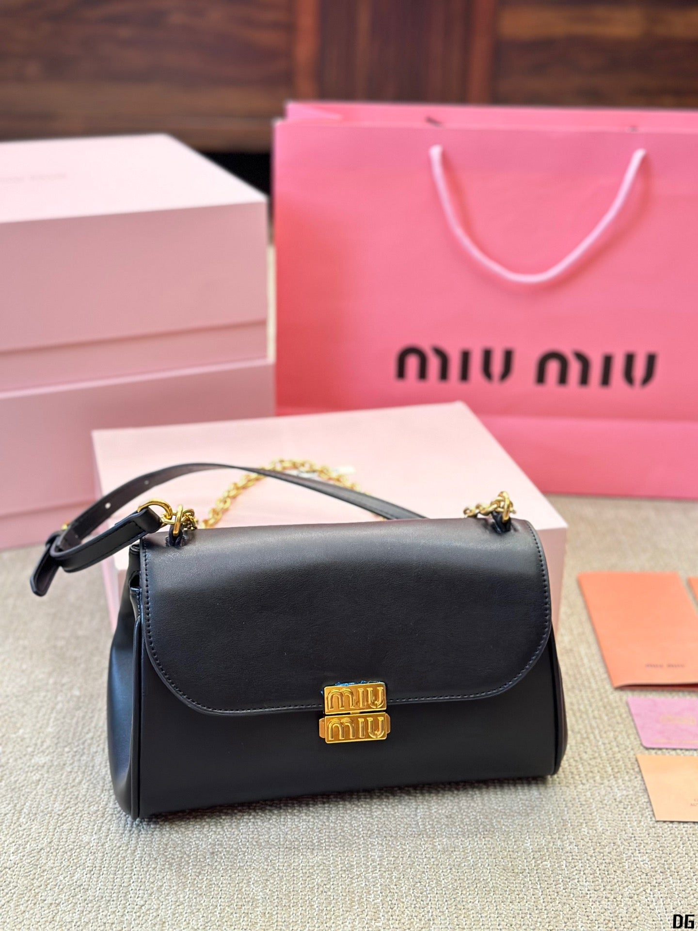 MIU MIU SHOULDER BAG 25 IN BLACK CALFSKIN GOLD HARDWARE