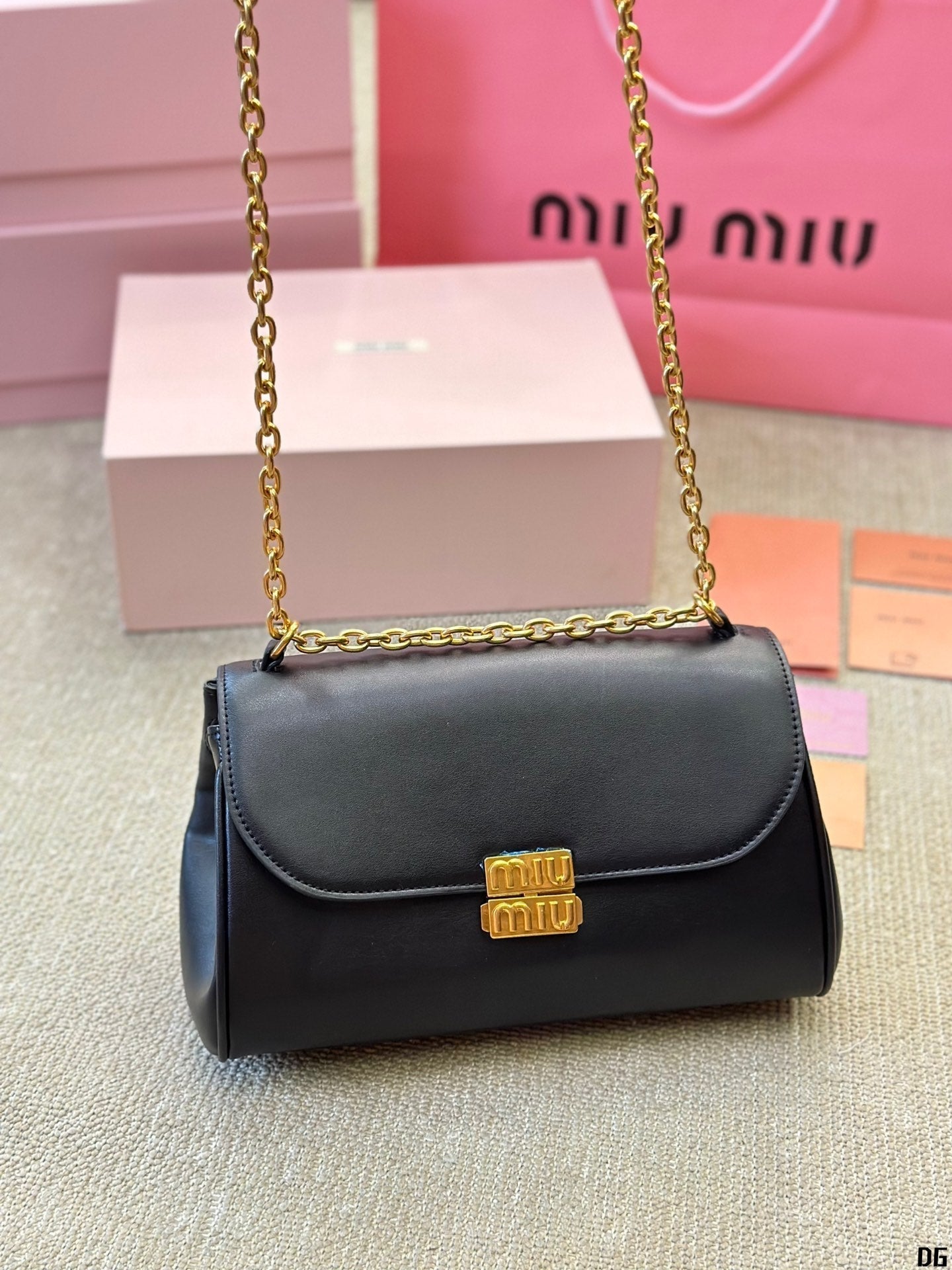 MIU MIU SHOULDER BAG 25 IN BLACK CALFSKIN GOLD HARDWARE