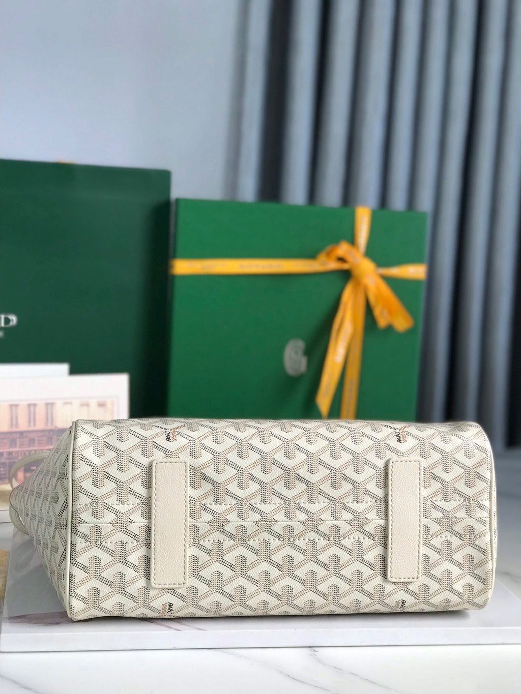 GOYARD ROUETTE SOUPLE BAG 30 IN WHITE GOYARDINE CANVAS AND CALFSKIN
