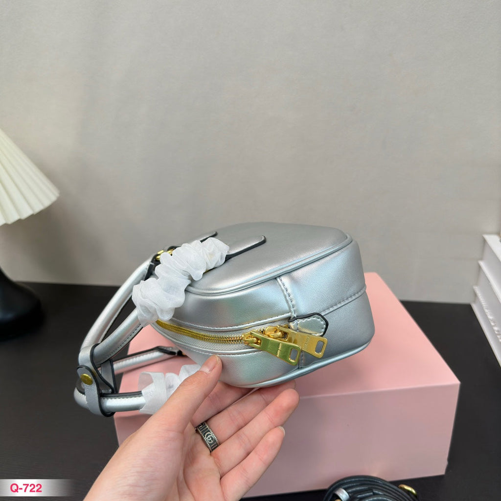 FENDI ARCADIE 22 BAG IN SILVER CALFSKIN
