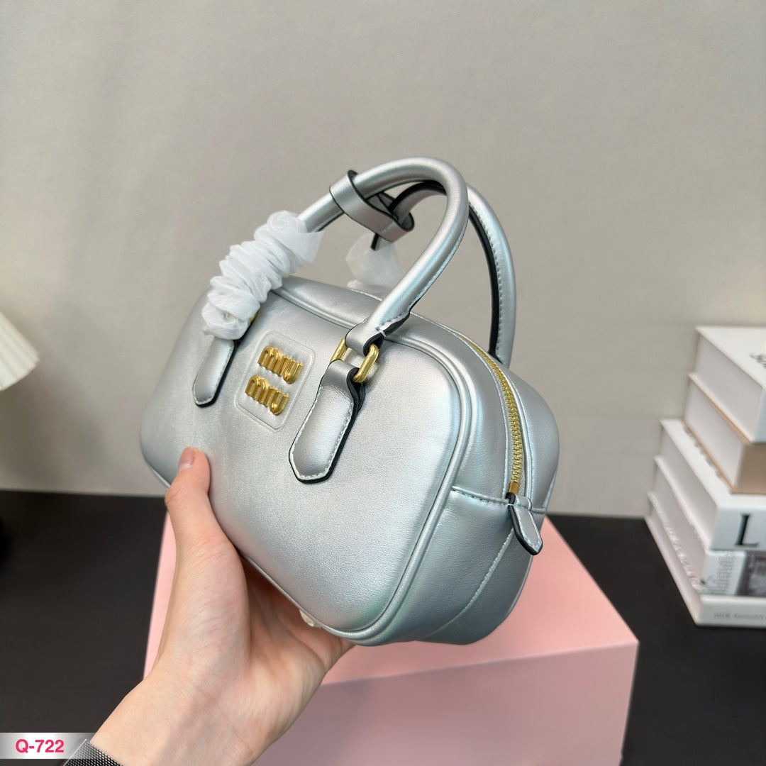 FENDI ARCADIE 22 BAG IN SILVER CALFSKIN