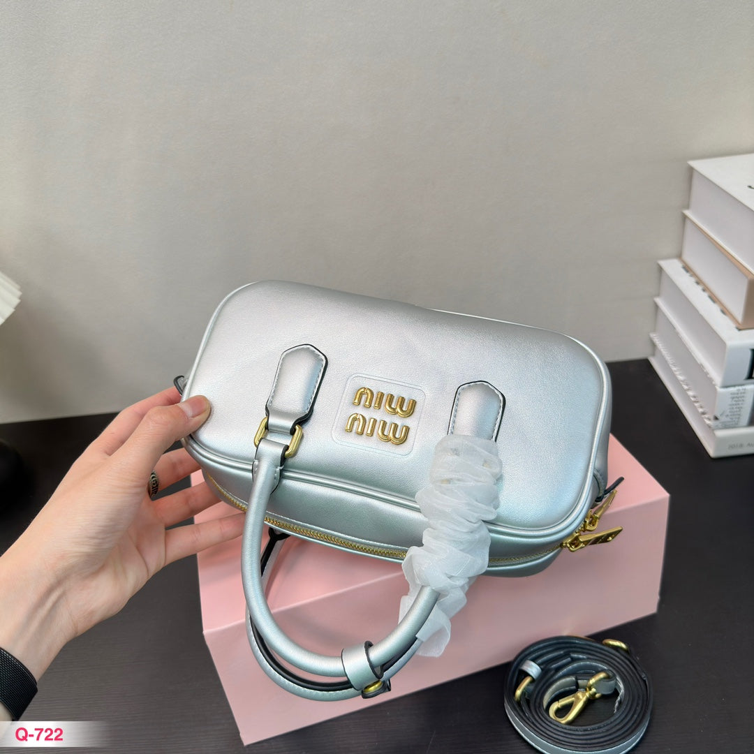 FENDI ARCADIE 22 BAG IN SILVER CALFSKIN