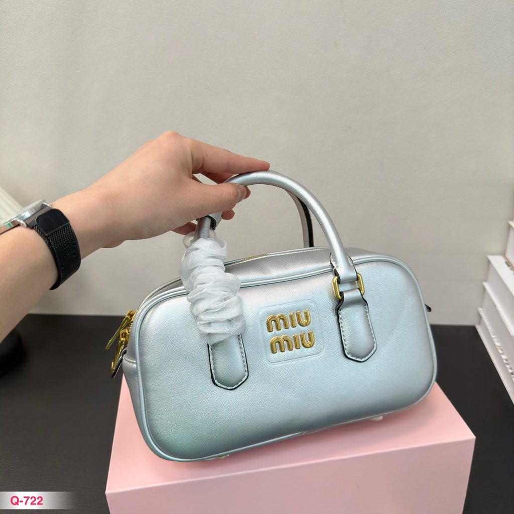 FENDI ARCADIE 22 BAG IN SILVER CALFSKIN
