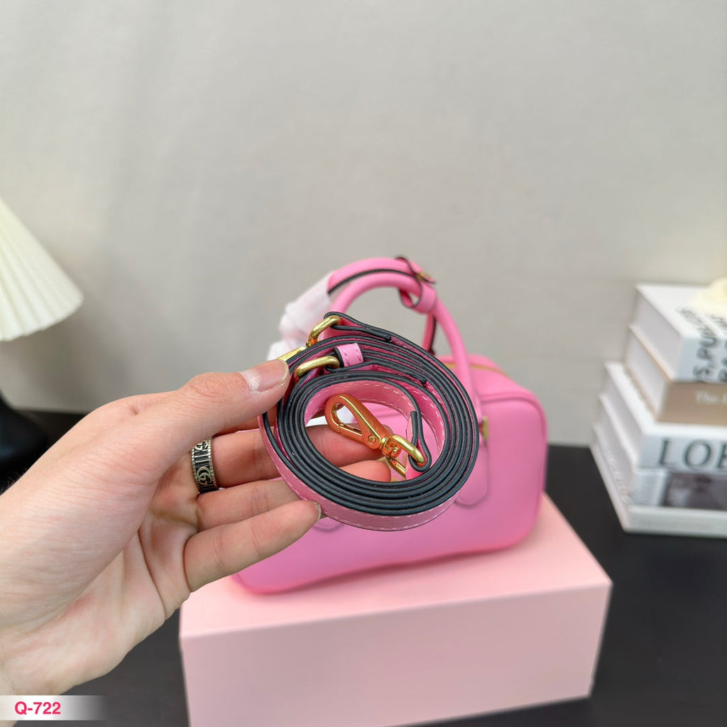 MIU MIU ARCADIE 22 BAG IN LIGHT PINK CALFSKIN