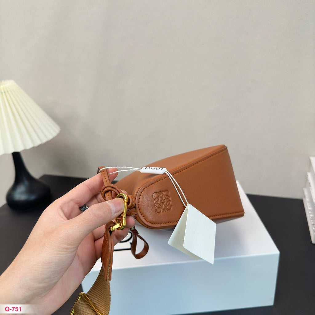 LOEWE LOE MINI 27 HAMMOCK HOBO BAG IN TAN CLASSIC CALFSKIN