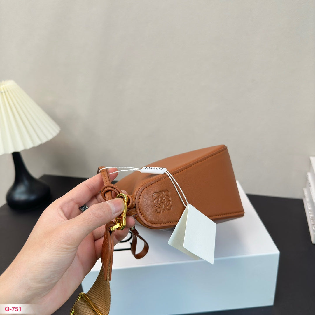 LOEWE LOE MINI 27 HAMMOCK HOBO BAG IN TAN CLASSIC CALFSKIN