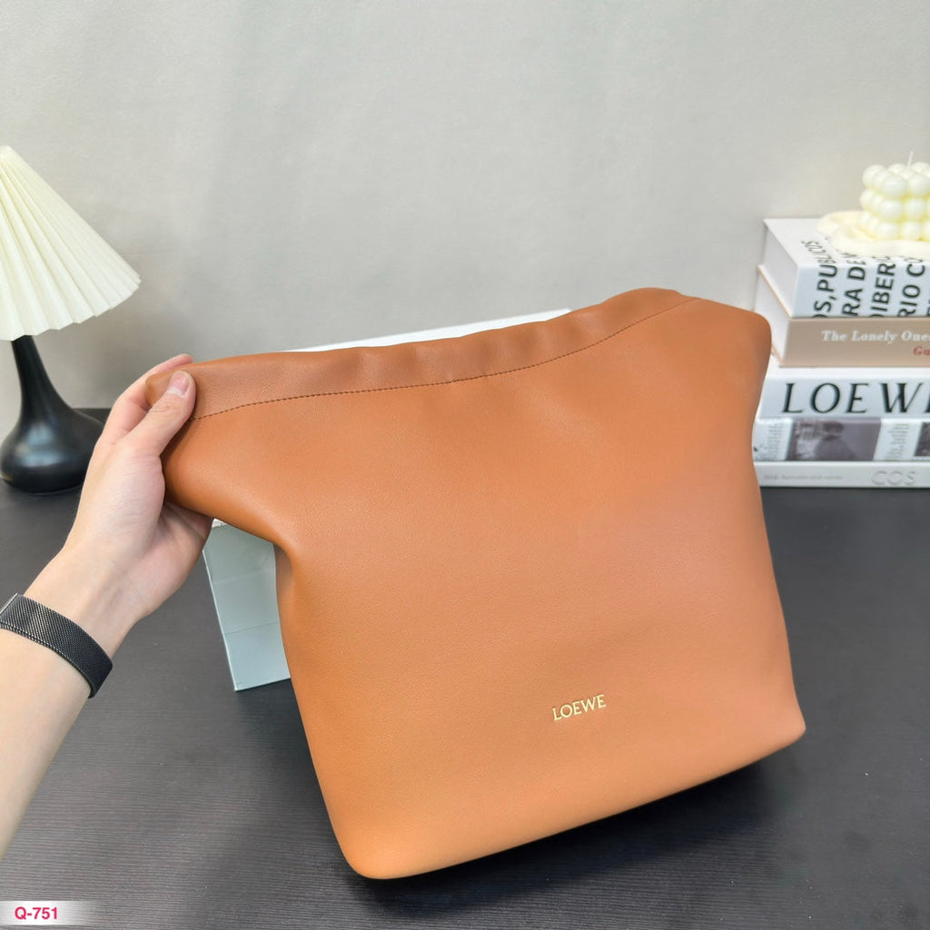 LOEWE LOE SMALL SQUEEZE 34 BAG IN OAK NAPPA LAMBSKIN