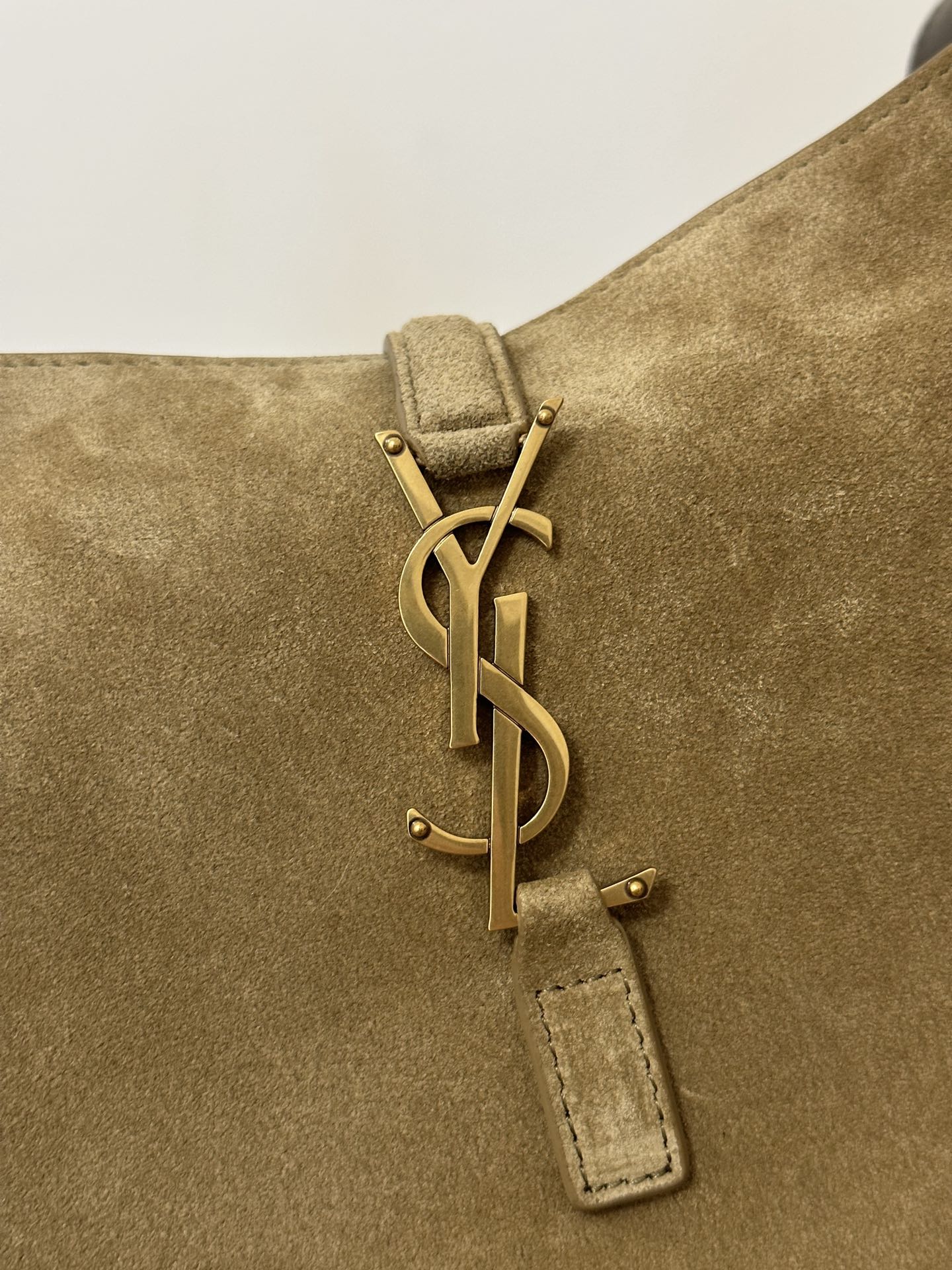SAINT LAURENT LE 5 À 7  SUPPLE SMALL 22 IN PEANUT BROWN SUEDE