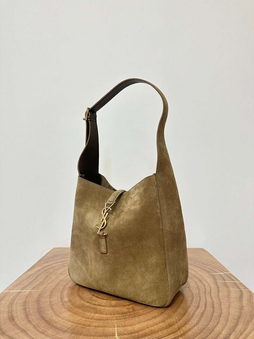 SAINT LAURENT LE 5 À 7  SUPPLE SMALL 22 IN PEANUT BROWN SUEDE