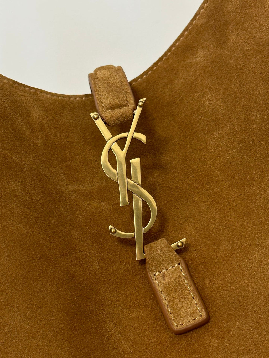 SAINT LAURENT LE 5 À 7  SUPPLE SMALL 22 IN  CARAMEL BROWN SUEDE
