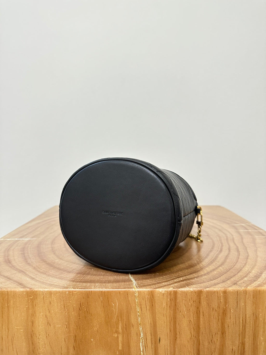 SAINT LAURENT 19 FLAP BUCKET BAG BLACK CALFSKIN
