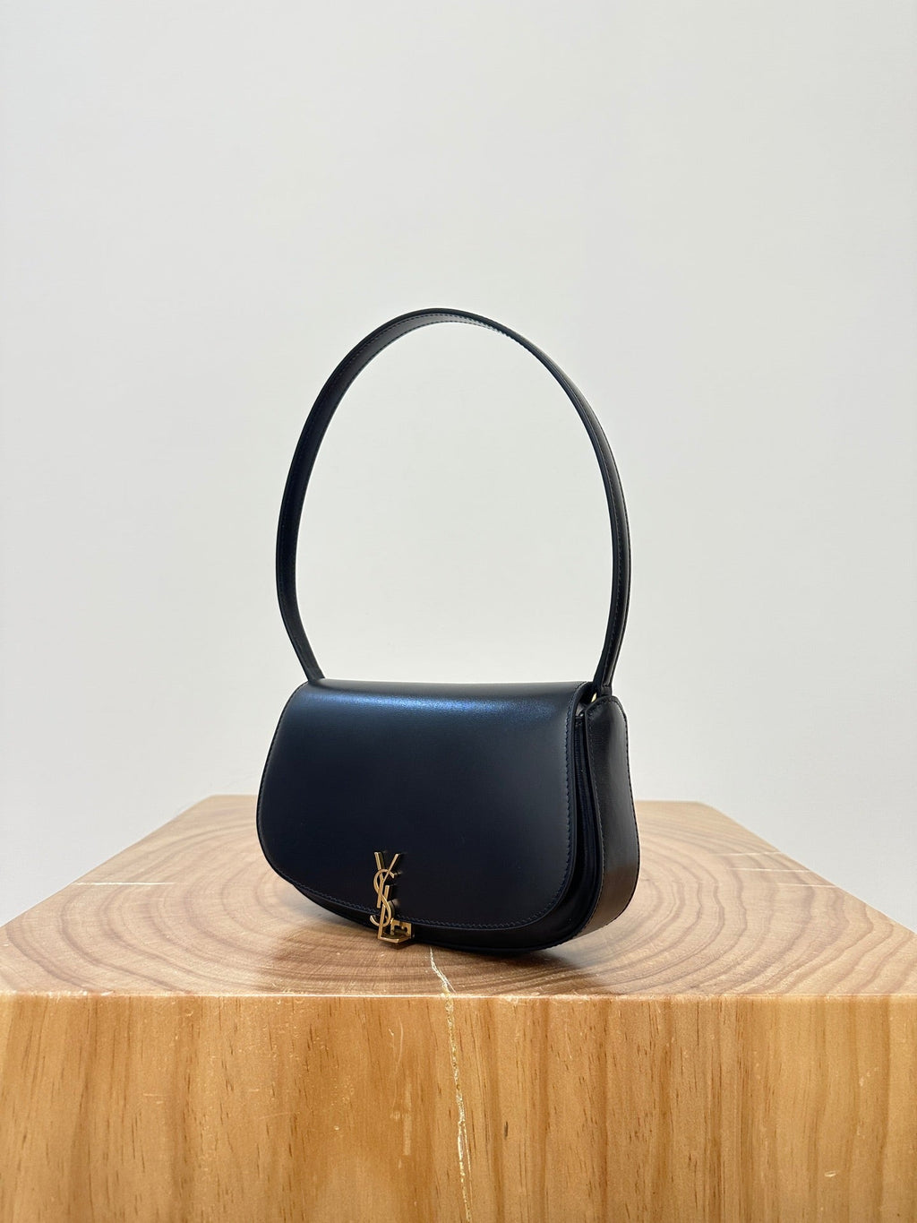 SAINT LAURENT VOLTAIRE 17 BLACK CALFSKIN BAG