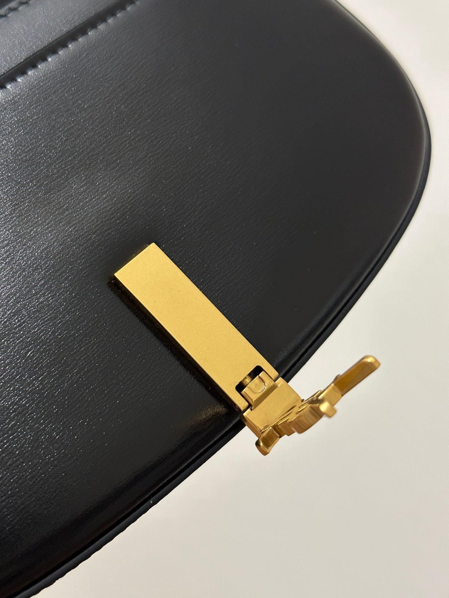 SAINT LAURENT VOLTAIRE 17 BLACK CALFSKIN BAG