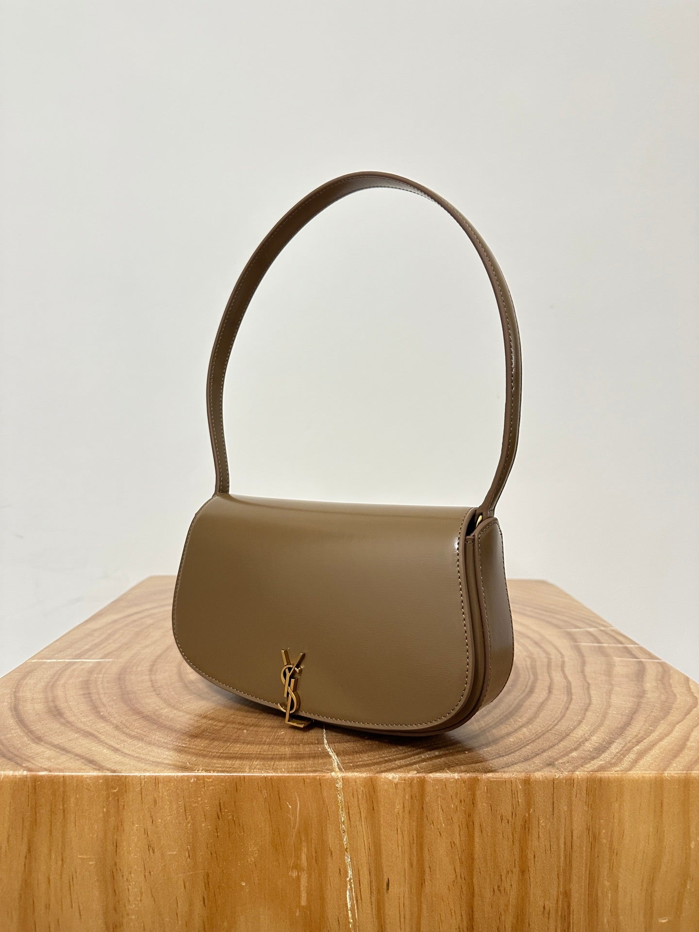 SAINT LAURENT VOLTAIRE 17 CARAMEL BROWN CALFSKIN BAG
