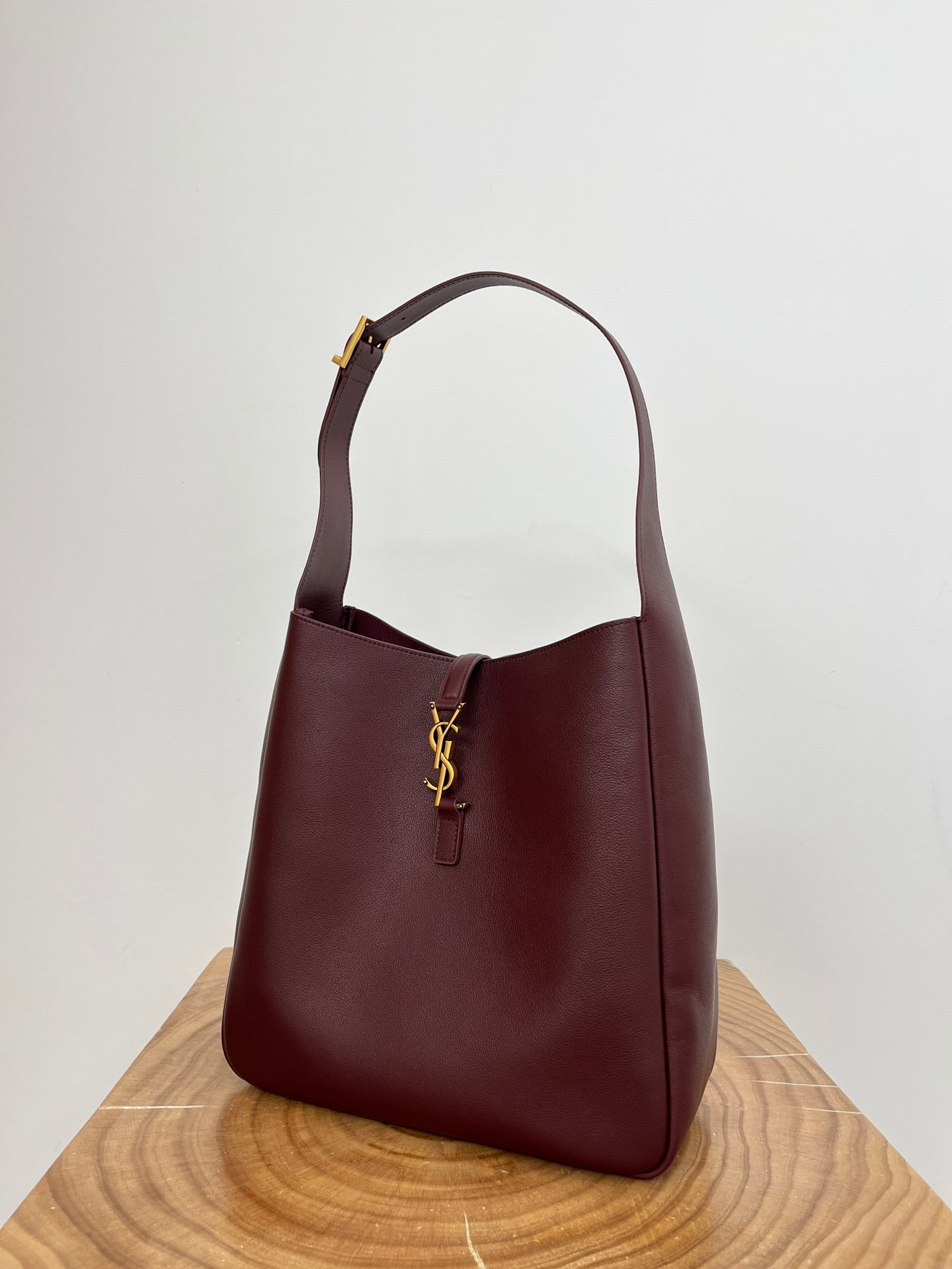 SAINT LAURENT LE 5 À 7 LARGE SUPPLE 31 IN WINE RED GRAINED CALFSKIN