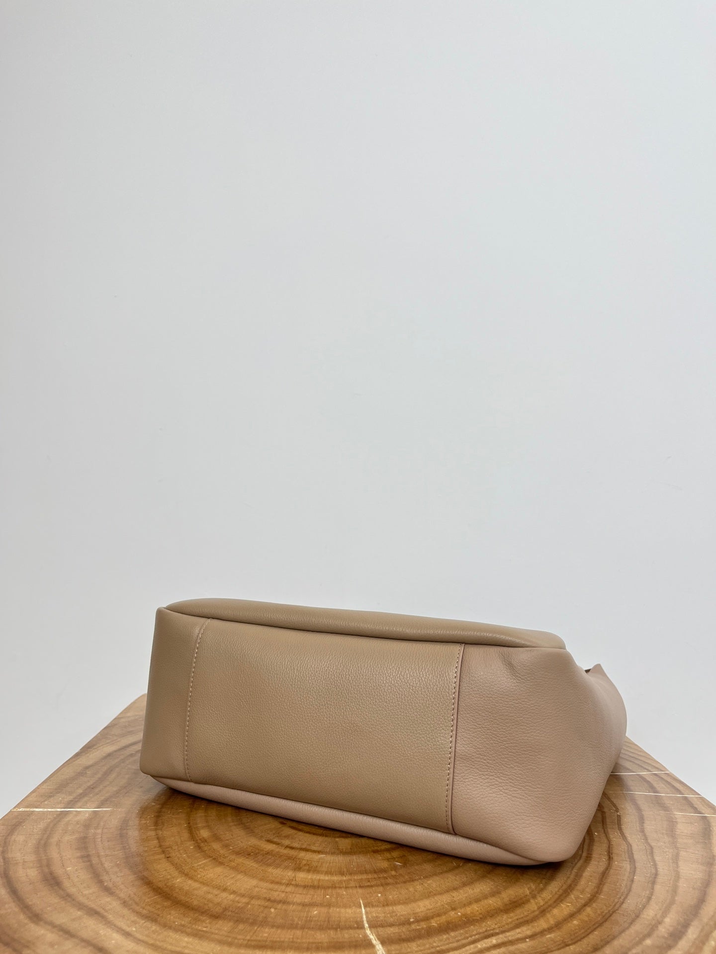 SAINT LAURENT LE 5 À 7 LARGE SUPPLE 31 IN LIGHT BROWN GRAINED CALFSKIN