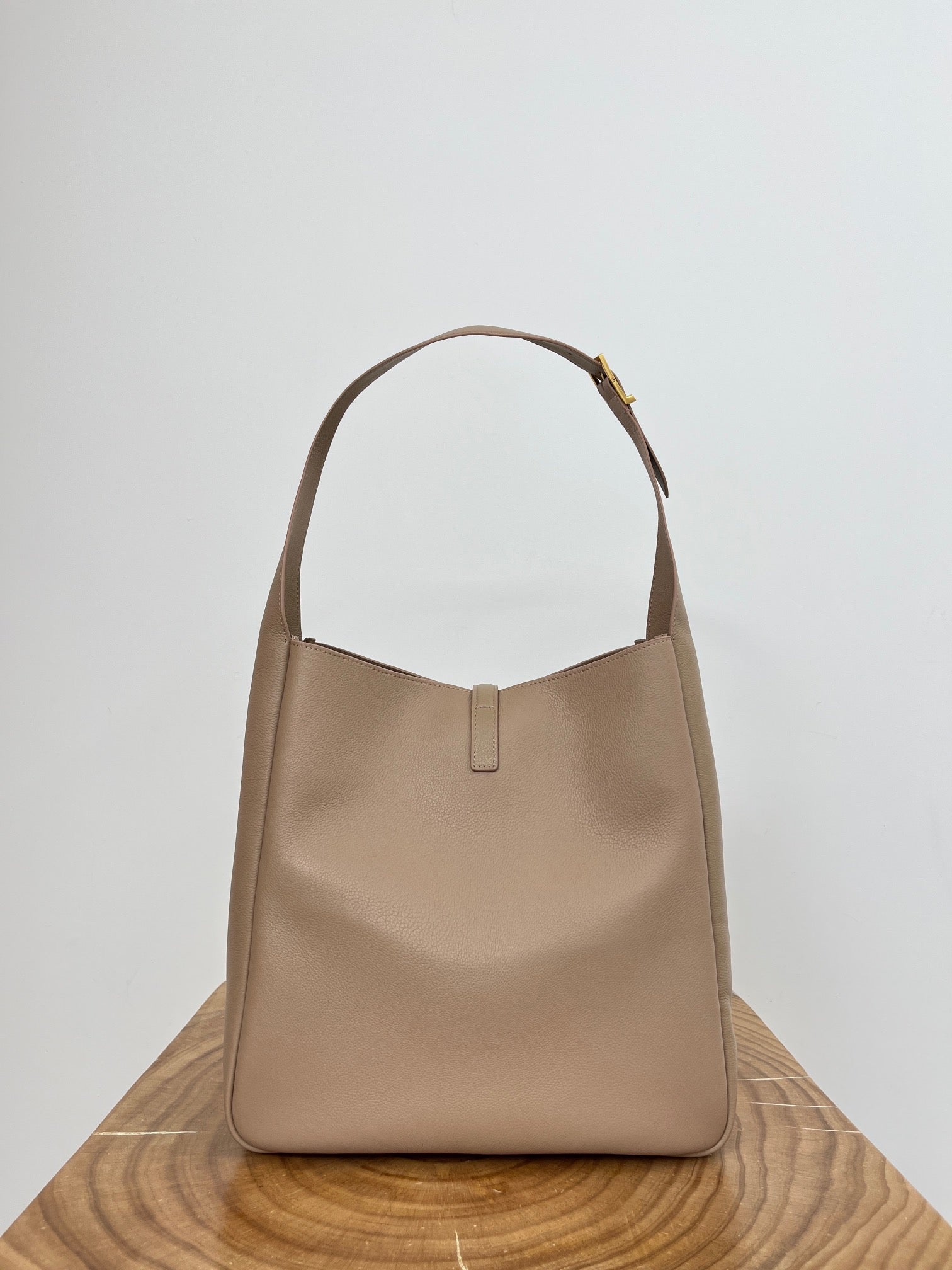 SAINT LAURENT LE 5 À 7 LARGE SUPPLE 31 IN LIGHT BROWN GRAINED CALFSKIN