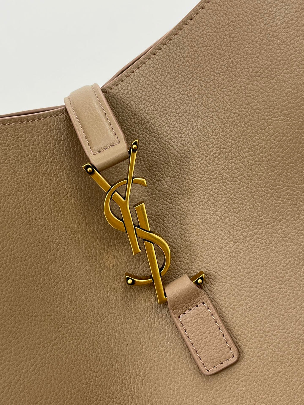 SAINT LAURENT LE 5 À 7 LARGE SUPPLE 31 IN LIGHT BROWN GRAINED CALFSKIN