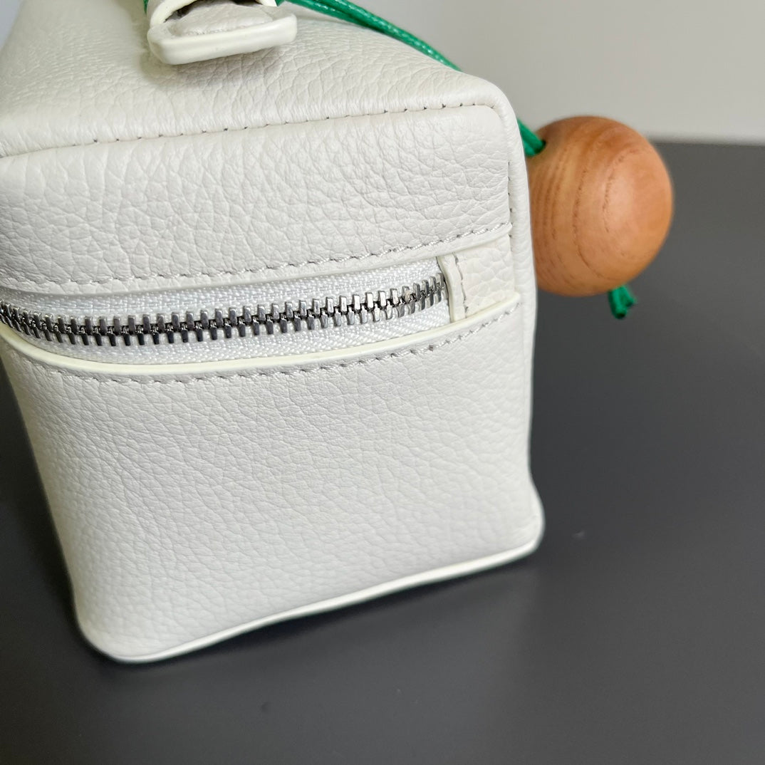 LORO PIANA EXTRA POCKET L12 IN WHITE GRAINED CALFSKIN WITH SILVER HARDWARE