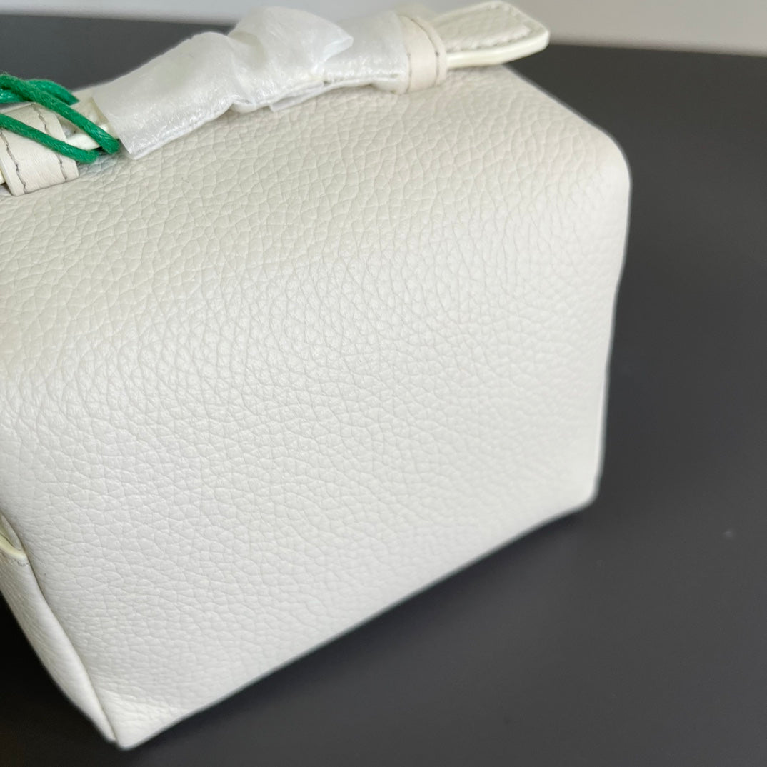 LORO PIANA EXTRA POCKET L12 IN WHITE GRAINED CALFSKIN WITH SILVER HARDWARE