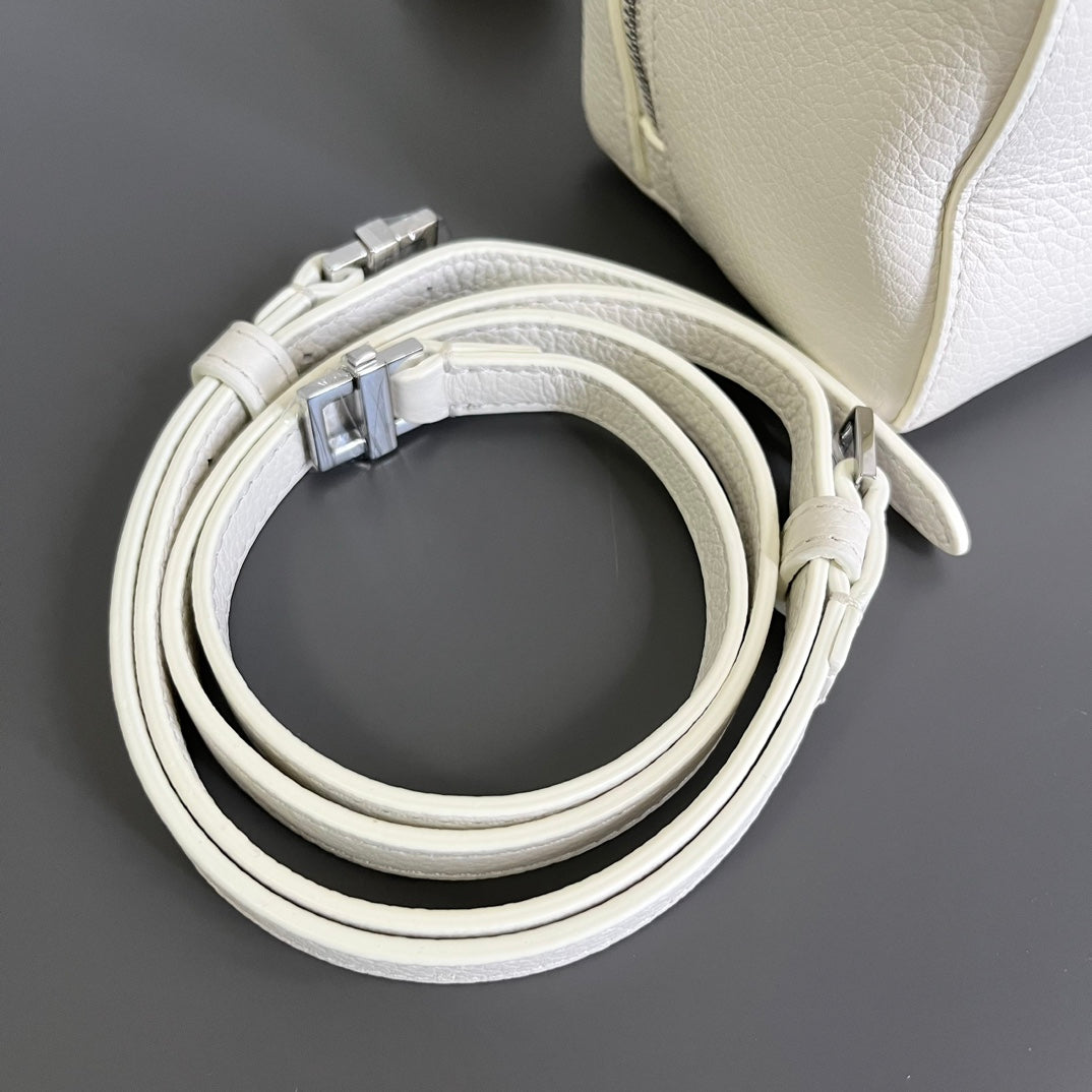 LORO PIANA EXTRA POCKET L12 IN WHITE GRAINED CALFSKIN WITH SILVER HARDWARE