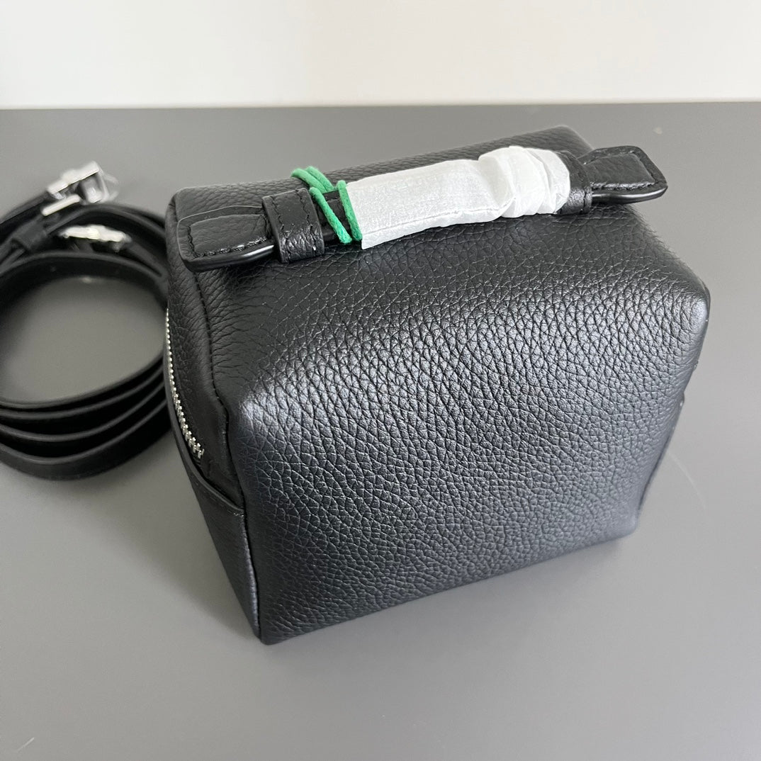 LORO PIANA EXTRA POCKET L12 IN BLACK CALFSKIN WITH SILVER HARDWARE