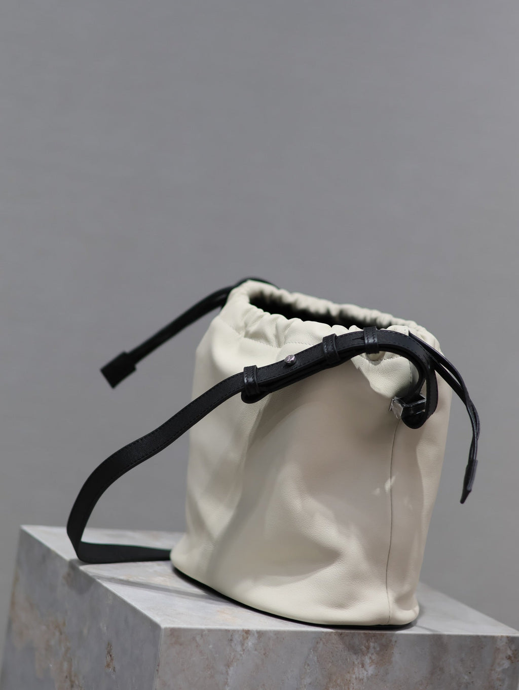 SAINT LAURENT RIVE GAUCHE BUCKET BAG 23 IN WHITE CALFSKIN