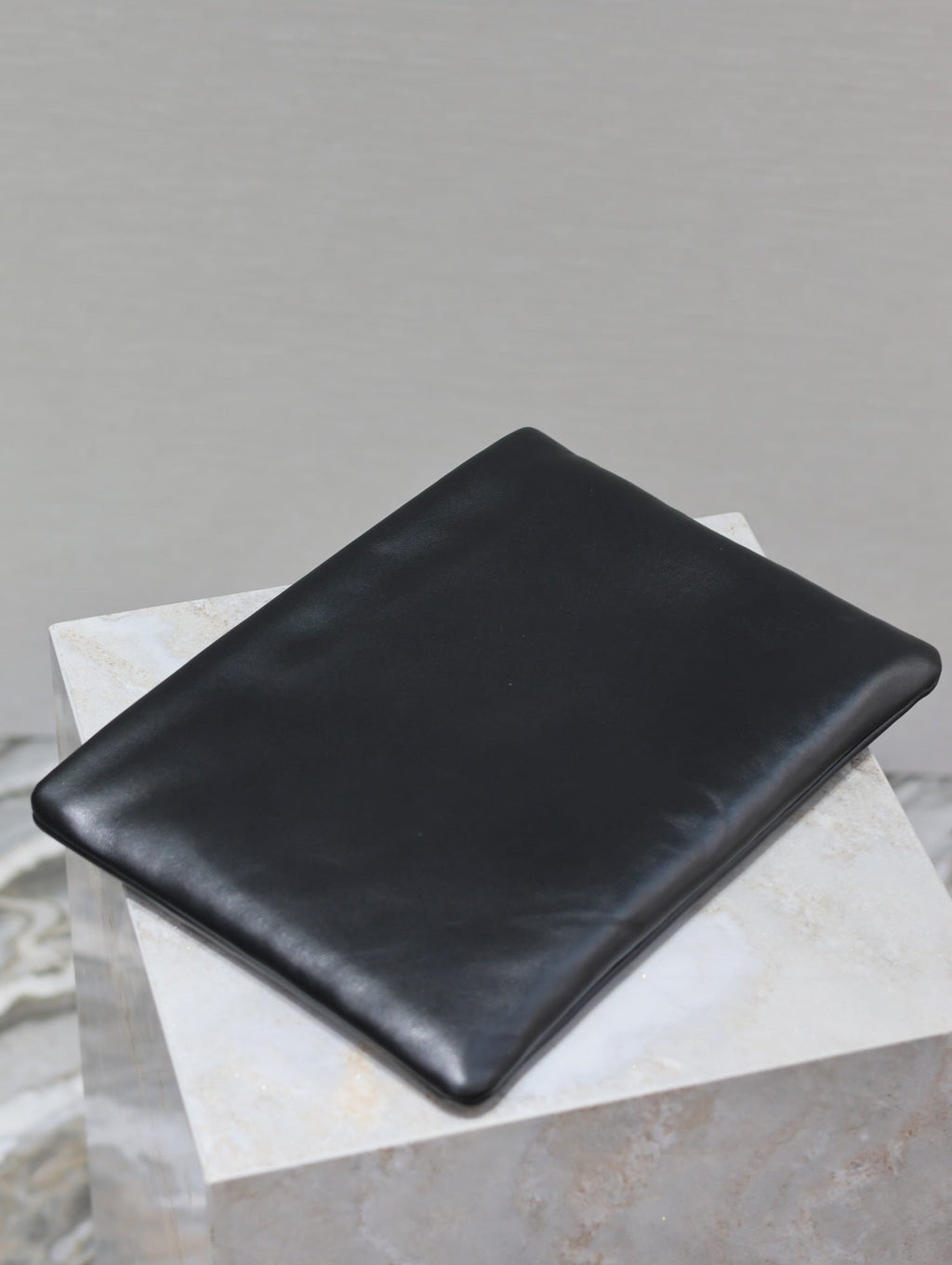 SAINT LAURENT CALYPSO LARGE POUCH 30 IN BLACK SMOOTH LAMBSKIN