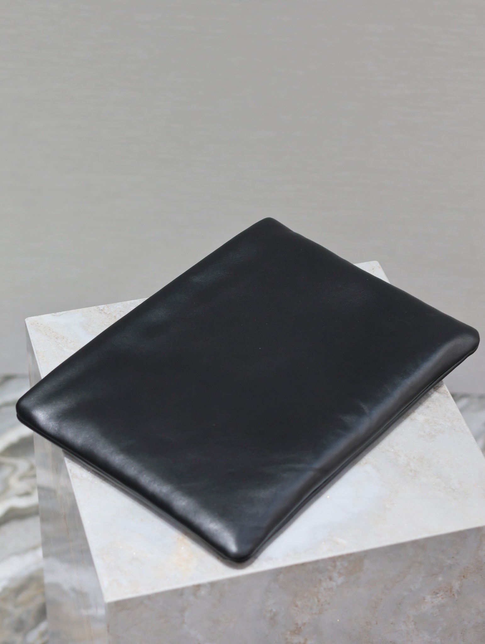 SAINT LAURENT CALYPSO LARGE POUCH 30 IN BLACK SMOOTH LAMBSKIN