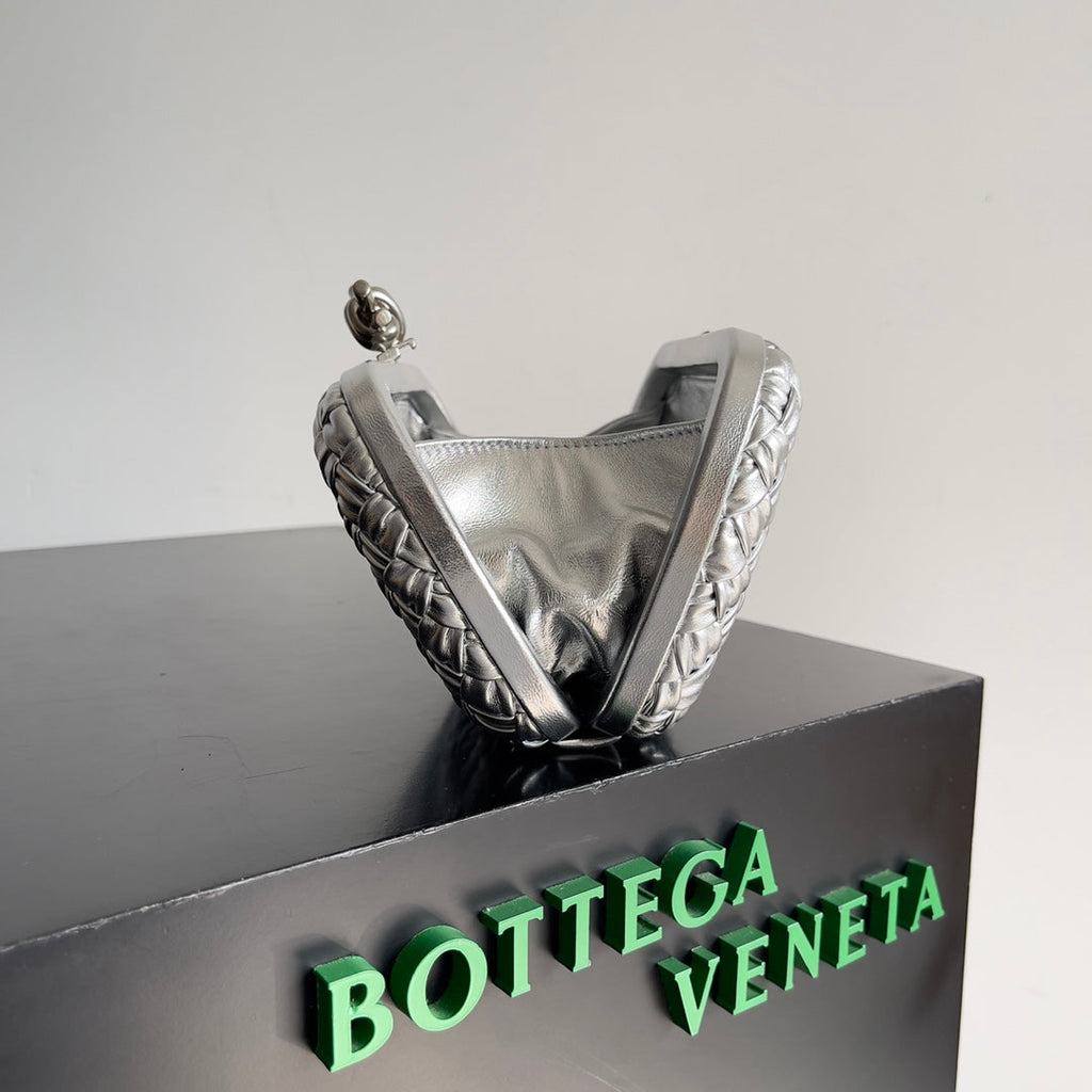 BOTTEGA VENETA CLASSIC KNOT 20 IN SILVER LAMBSKIN