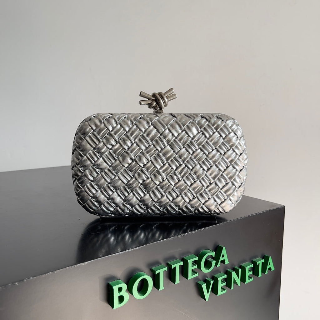 BOTTEGA VENETA CLASSIC KNOT 20 IN SILVER LAMBSKIN
