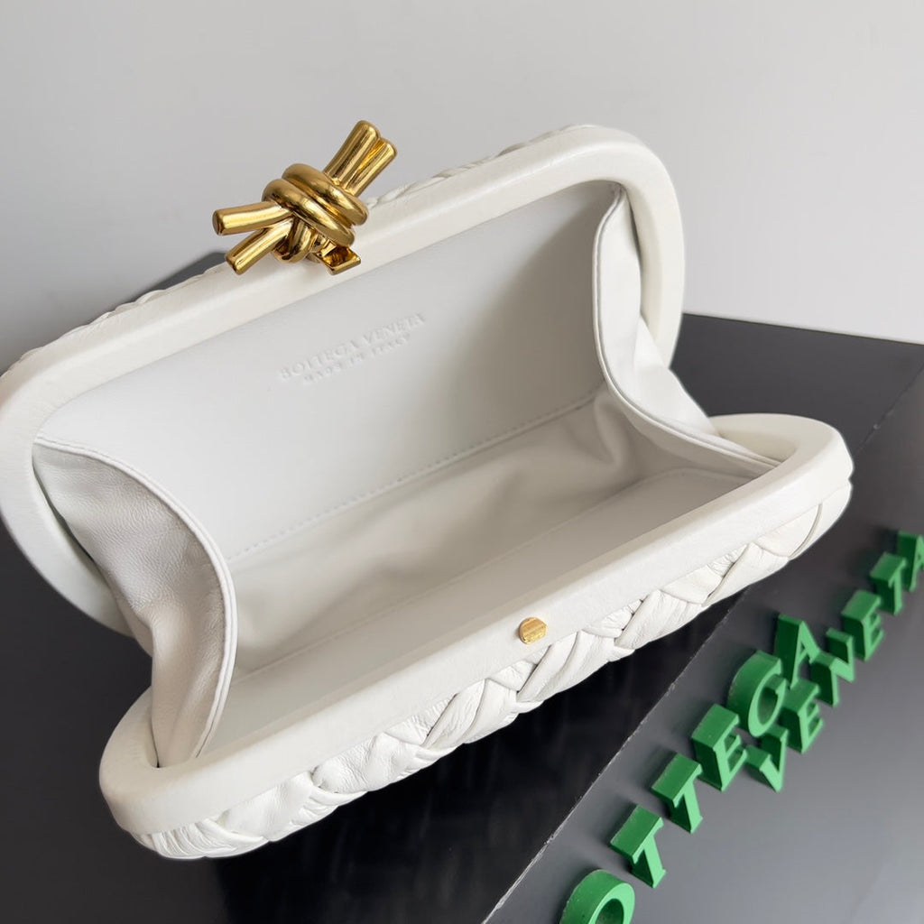 BOTTEGA VENETA CLASSIC KNOT 20 IN WHITE LAMBSKIN