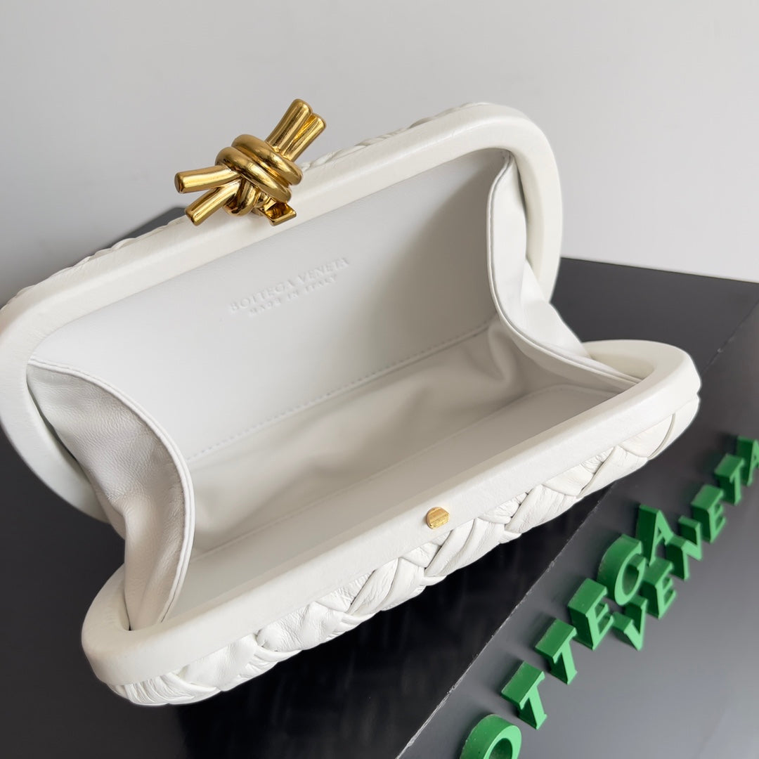 BOTTEGA VENETA CLASSIC KNOT 20 IN WHITE LAMBSKIN