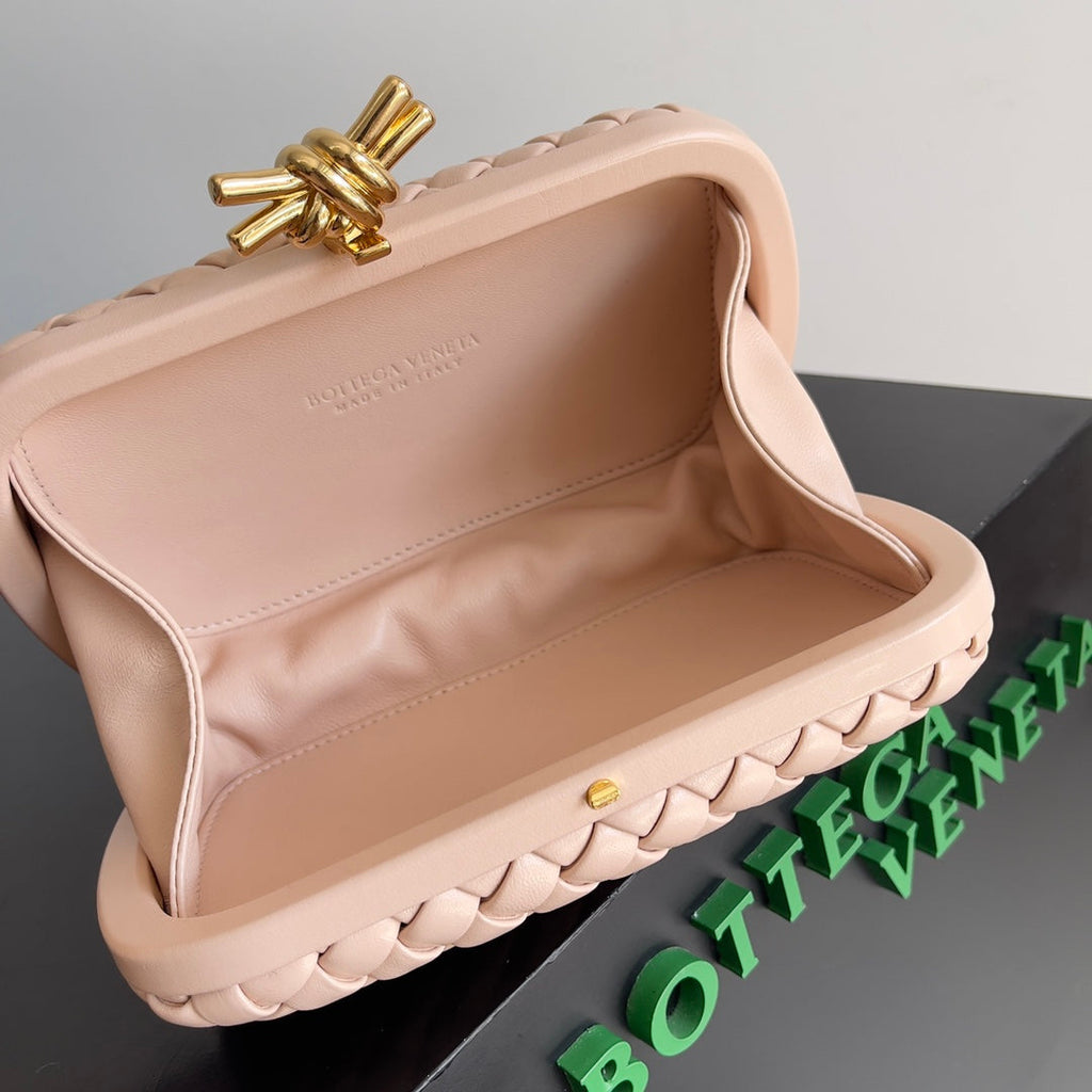 BOTTEGA VENETA CLASSIC KNOT 20 IN LOTUS LAMBSKIN