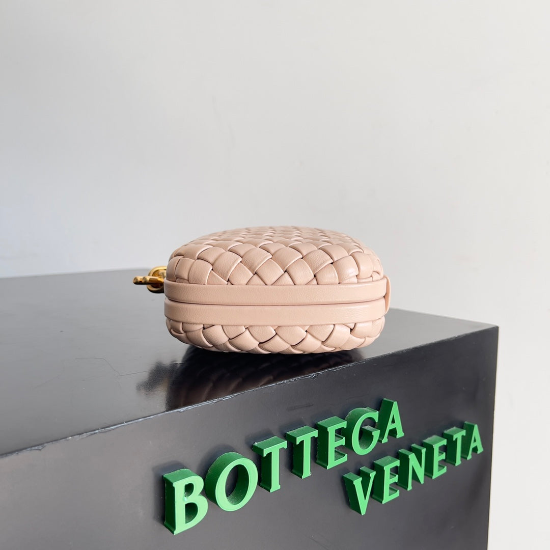 BOTTEGA VENETA CLASSIC KNOT 20 IN LOTUS LAMBSKIN