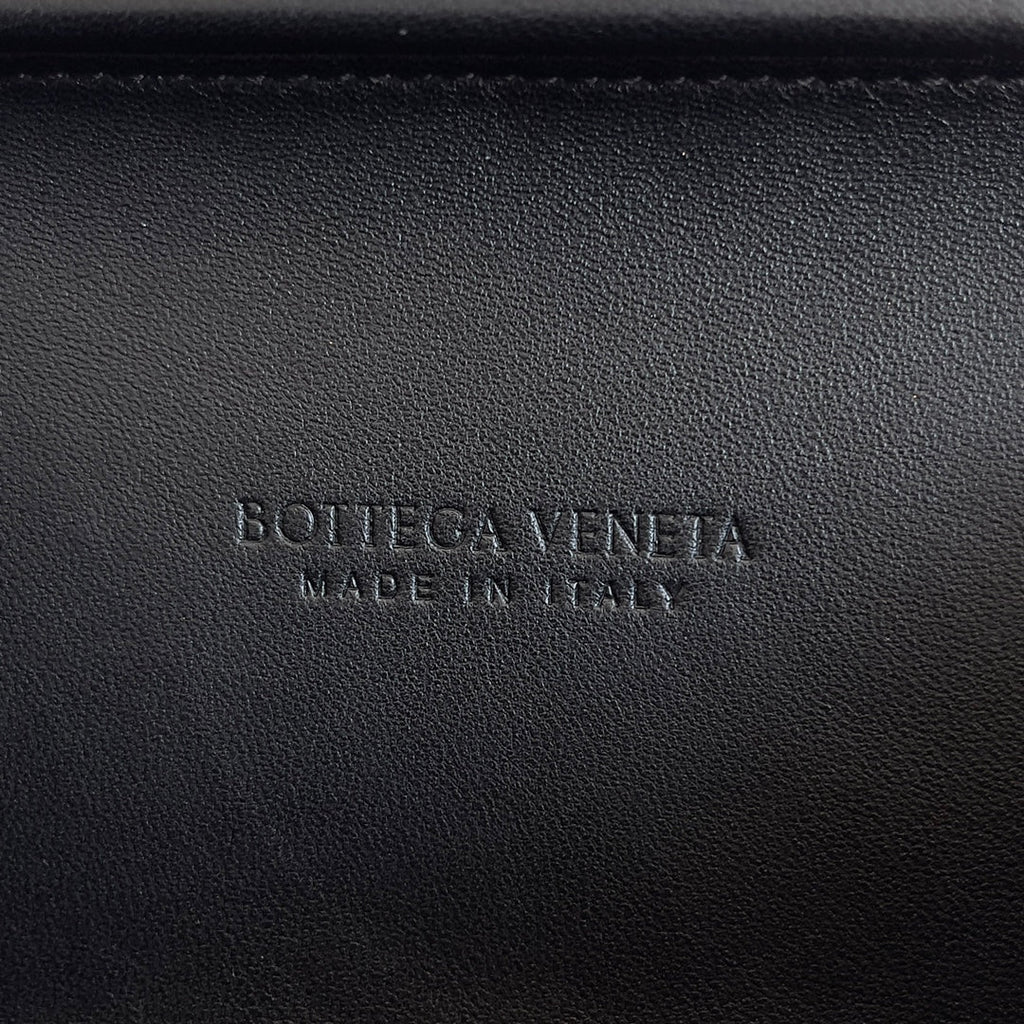 BOTTEGA VENETA CLASSIC KNOT 20 IN BLACK LAMBSKIN