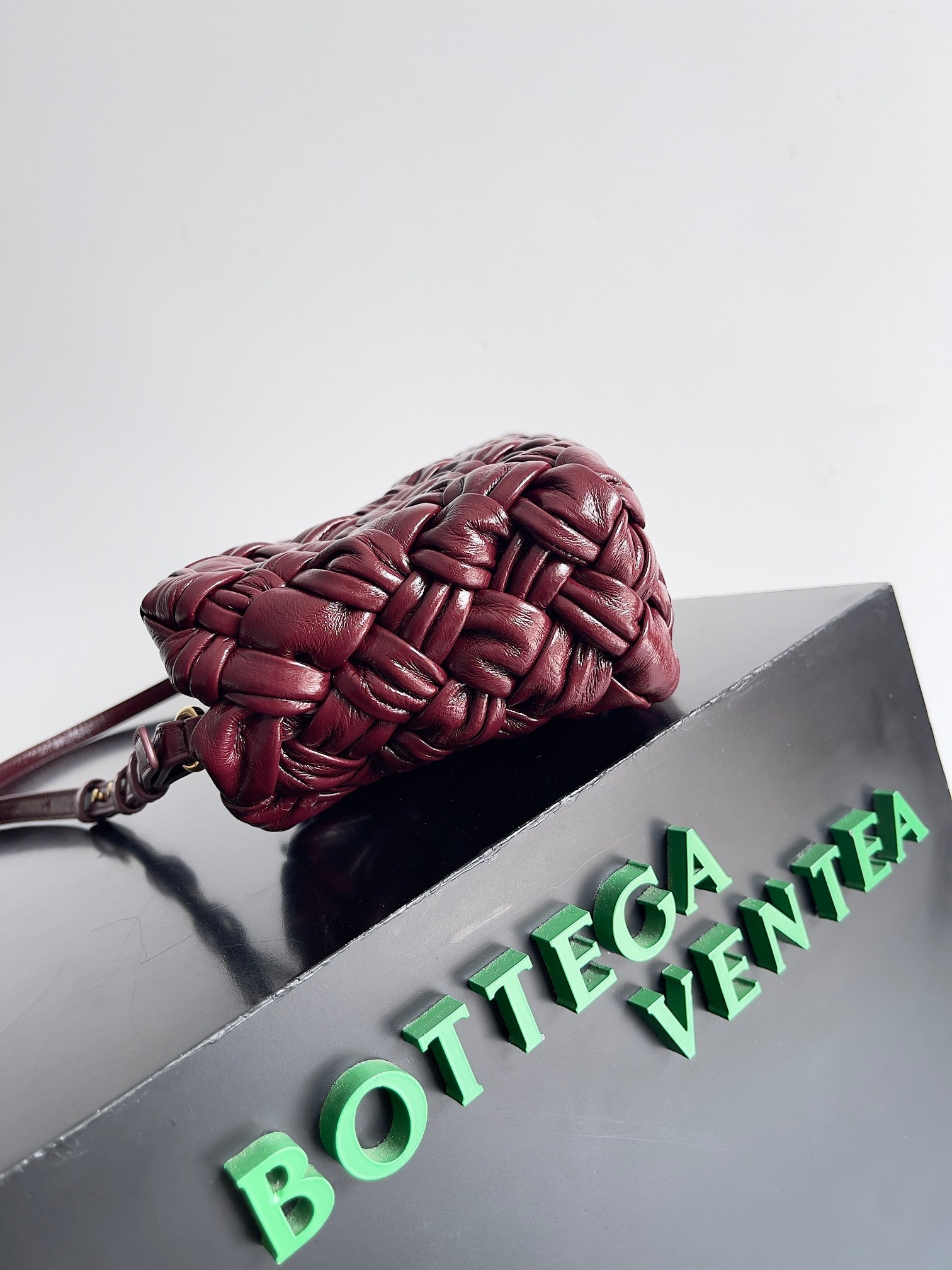 BOTTEGA VENETA KELIMERO CHA-CHA CLUTCH 28.5 IN BURGUNDY LAMBSKIN